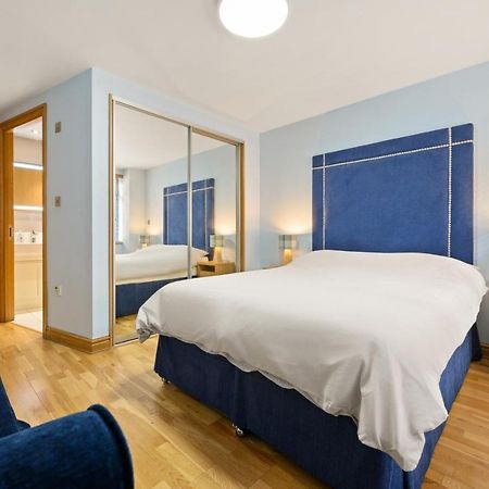 Lovely 2 Double Bedroom Flat With Patio Manchester Bagian luar foto