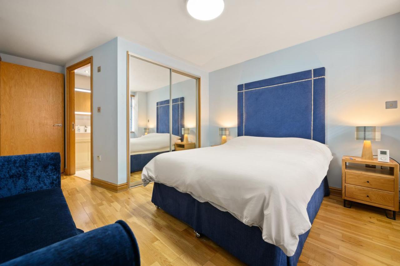 Lovely 2 Double Bedroom Flat With Patio Manchester Bagian luar foto